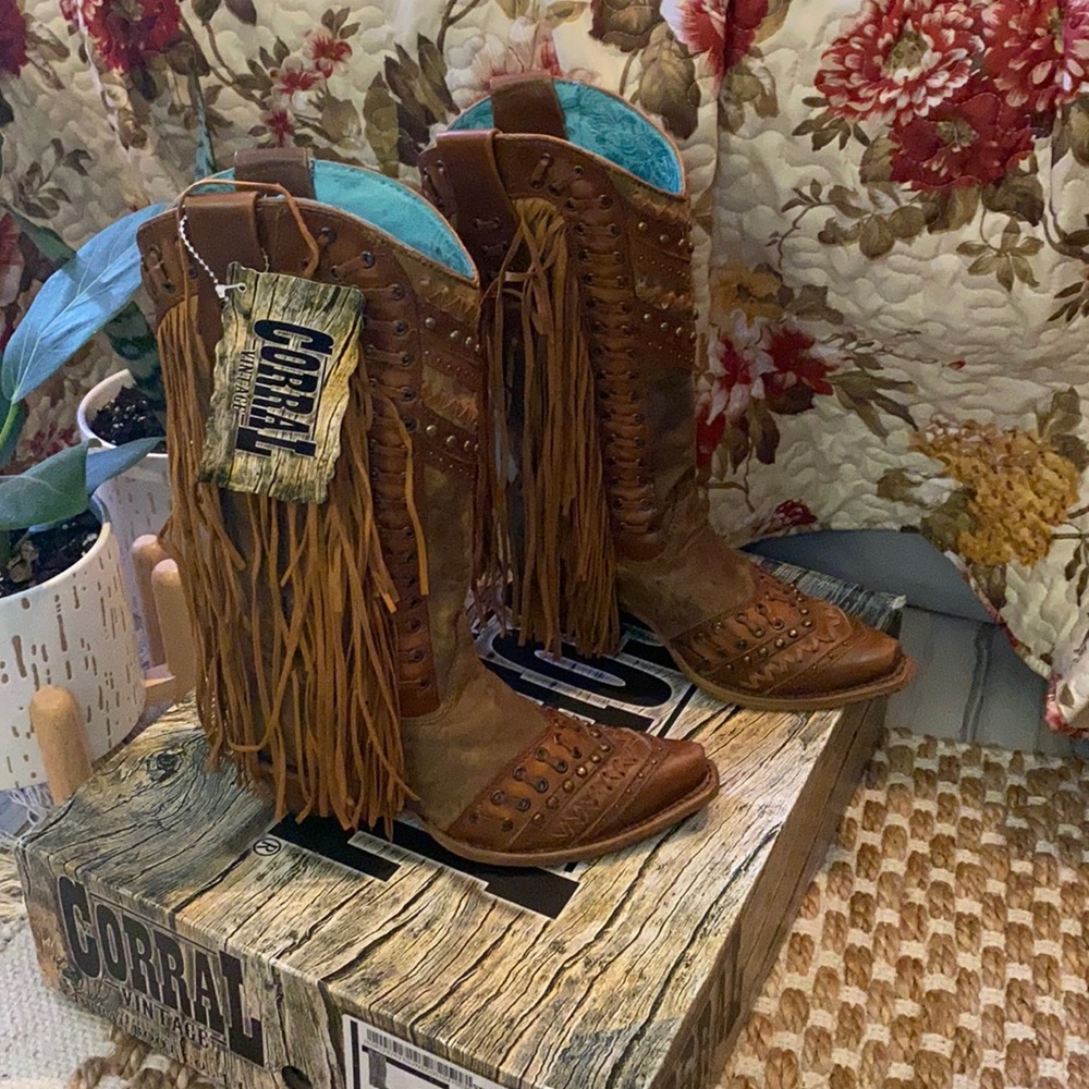 Fancy ladies leather boots
